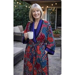 Vintage Periphery Quilted Floral Robe with Purple Lining satin Trim Size M